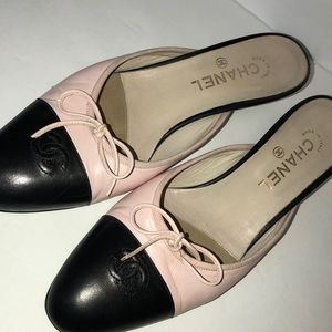 Vintage Chanel two toned kitten heel mules size 40